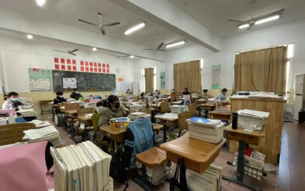 教师指导下推动主动发展在严谨学业质量基础上促进多元进步 教师指导下推动主动发展在严谨学业质量基础上促进多元进步