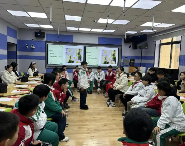 创新构建课程讲堂点评三擎驱动育人模式逐步构成一体化育人格式 创新构建课程讲堂点评三擎驱动育人模式逐步构成一体化育人格式